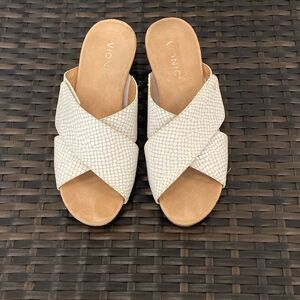 Vionic Leticia lizard, sandals, women’s size 7.5